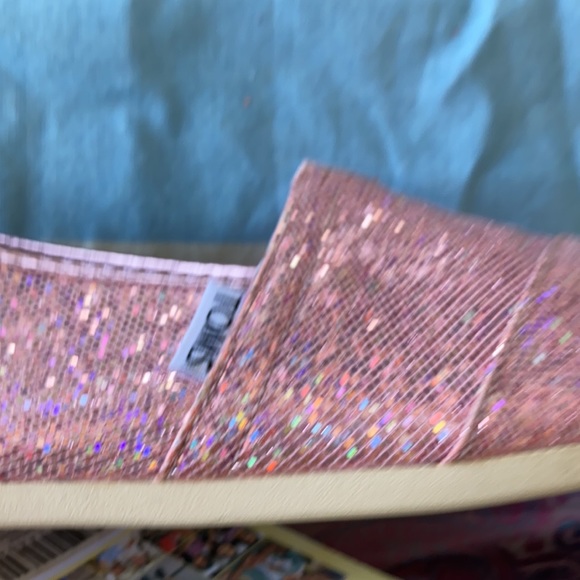 Pink Hologram Toms - Picture 5 of 5